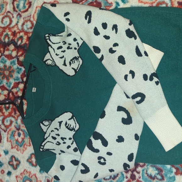 Sweater - Picture 3 of 3